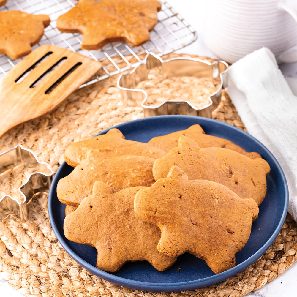 Marranitos pig-shaped pan dulce on a blue plate